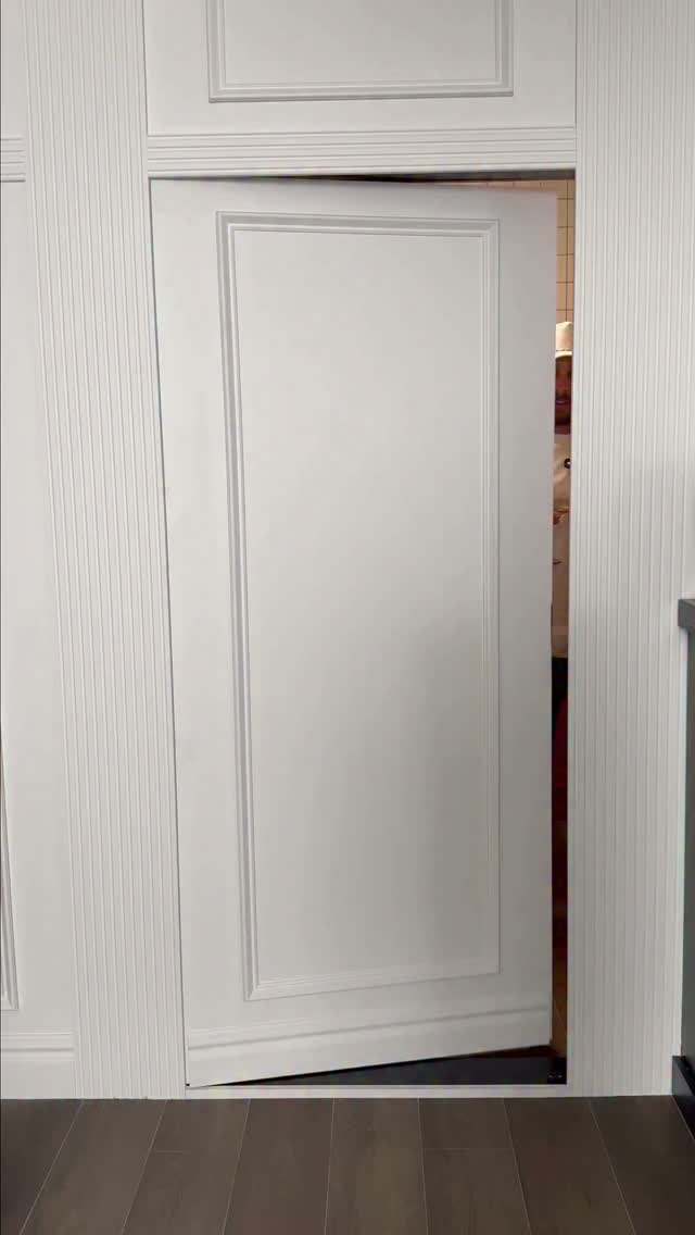 WhaaAAATTT 🤯 You can make a speakeasy by just adding a hidden door in the front? YES 🙌